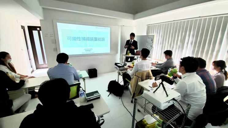 入れ歯でお困りの方。インプラントオーバーデンチャーをご存知ですか?